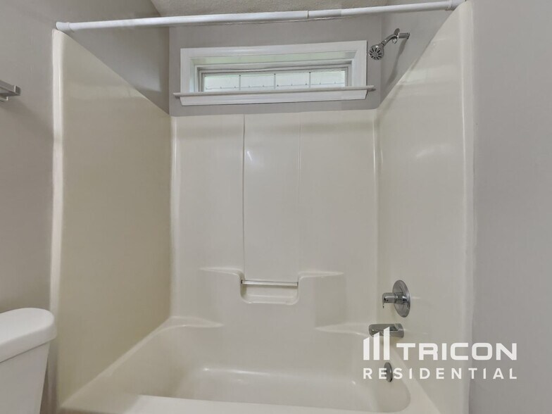 Building Photo - 1512 Ballard Ct