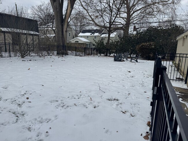 Building Photo - 3 Bedroom 1.5 Bath Single Family Home - Upper Arlington Schools