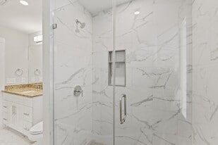Building Photo - 50 Balmoral St