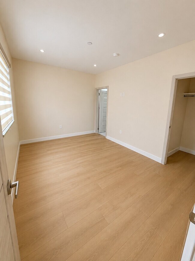 Building Photo - 9346 Creemore Dr