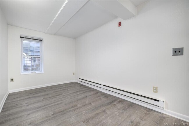 Building Photo - 15 Duncanson St