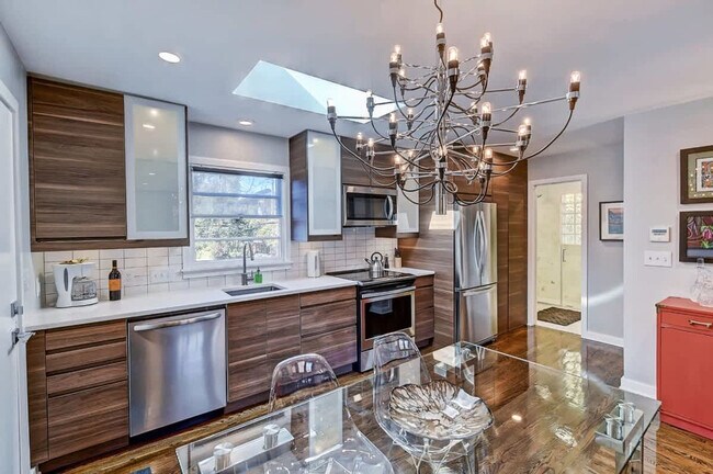 Building Photo - 510 Queens Rd