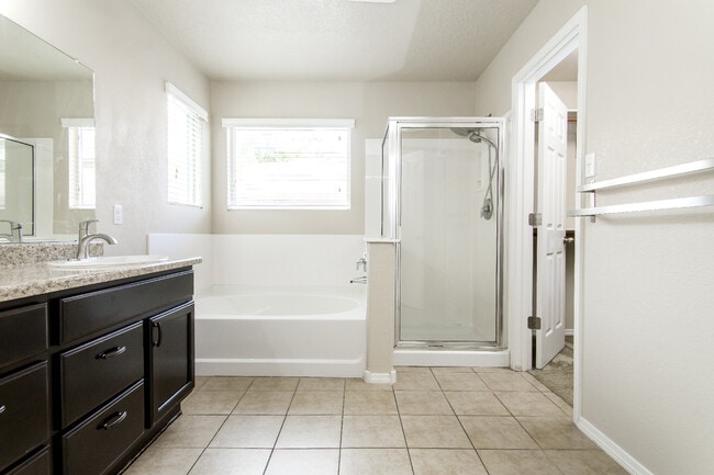 Building Photo - 9005 Rio Galisteo Pl NW