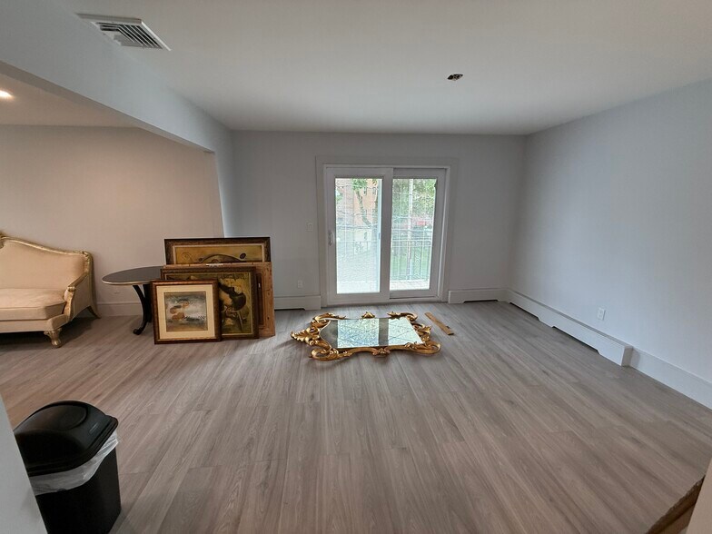 Building Photo - 2357 Linwood Ave
