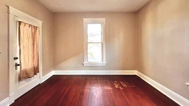 Building Photo - Coming Soon: 1BR, 1BA duplex