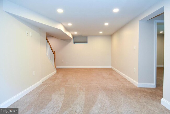 Building Photo - 6127 Brook Dr