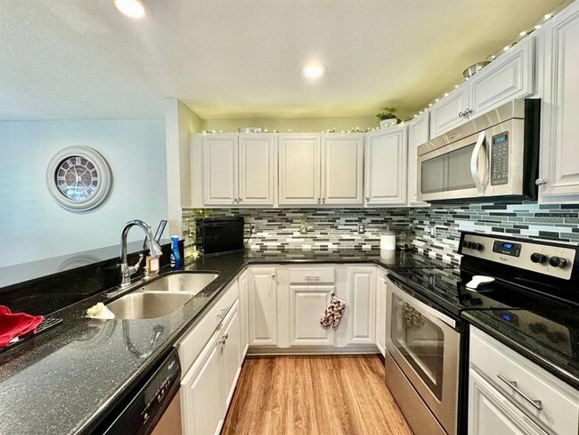 Building Photo - 2879 Thaxton Dr