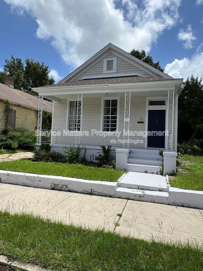 Primary Photo - 1319 W Jackson St