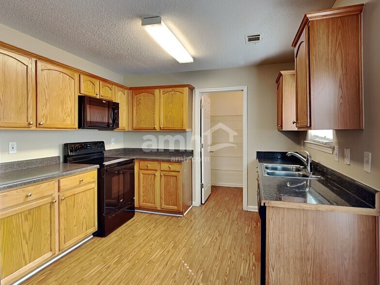 Building Photo - 5029 Kens Ct