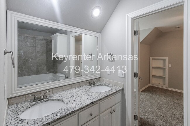 Building Photo - 3805 SW Gemstone Blvd