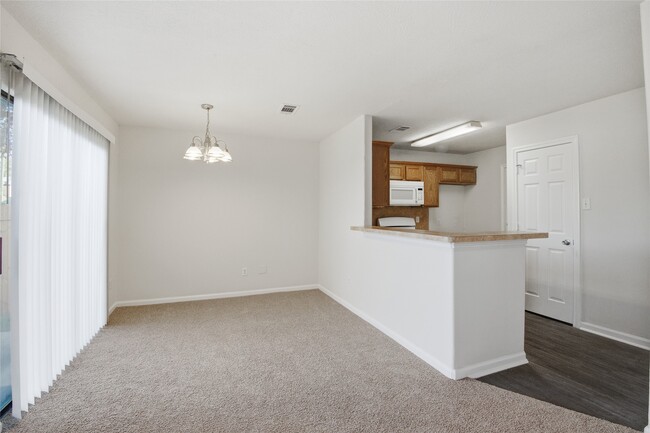 Building Photo - 10241 Azalea Village Dr