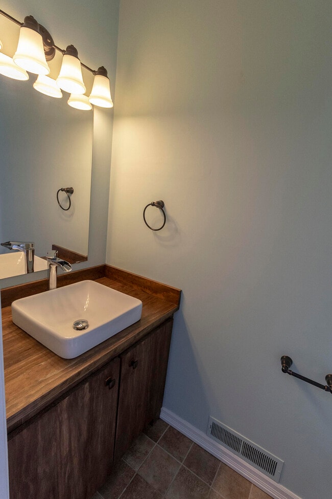 Building Photo - 4500 W Bridgewood Dr