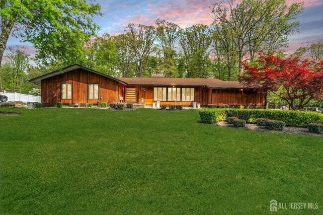 Primary Photo - 792 Partridge Dr