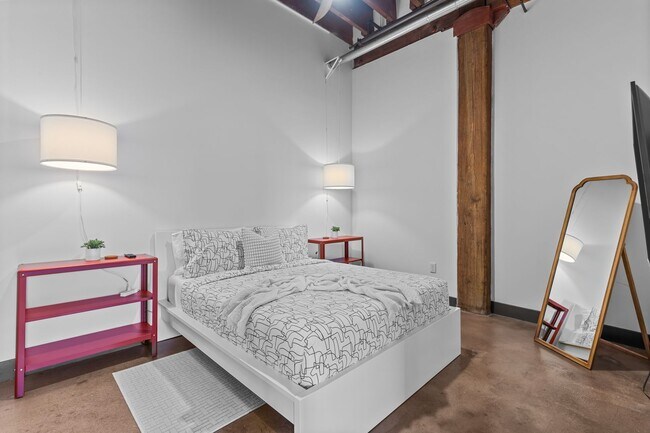 Building Photo - Peper Lofts @ Laclede's Landing