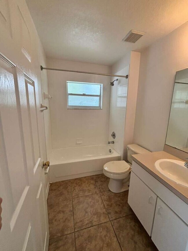 Building Photo - Nice 4 bedroom home in Kissimmee