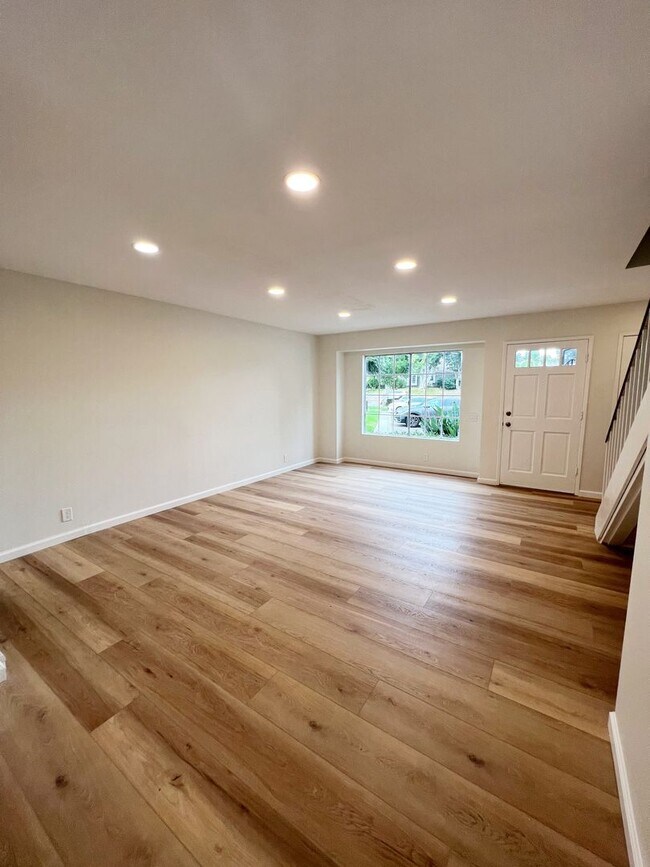 Building Photo - Newly renovated Carmel Valley townhome in The Groves