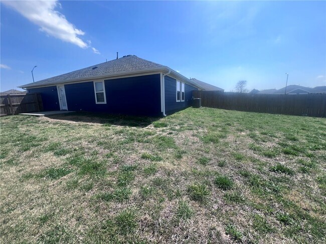 Building Photo - 2802 N Teresa Dr