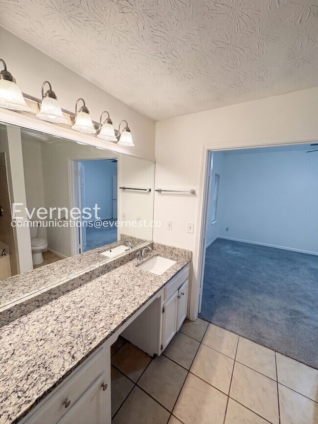 Building Photo - Spacious  Home with Deck, Patio, and Garage! / 3 Bed, 2 Bath / Available now!