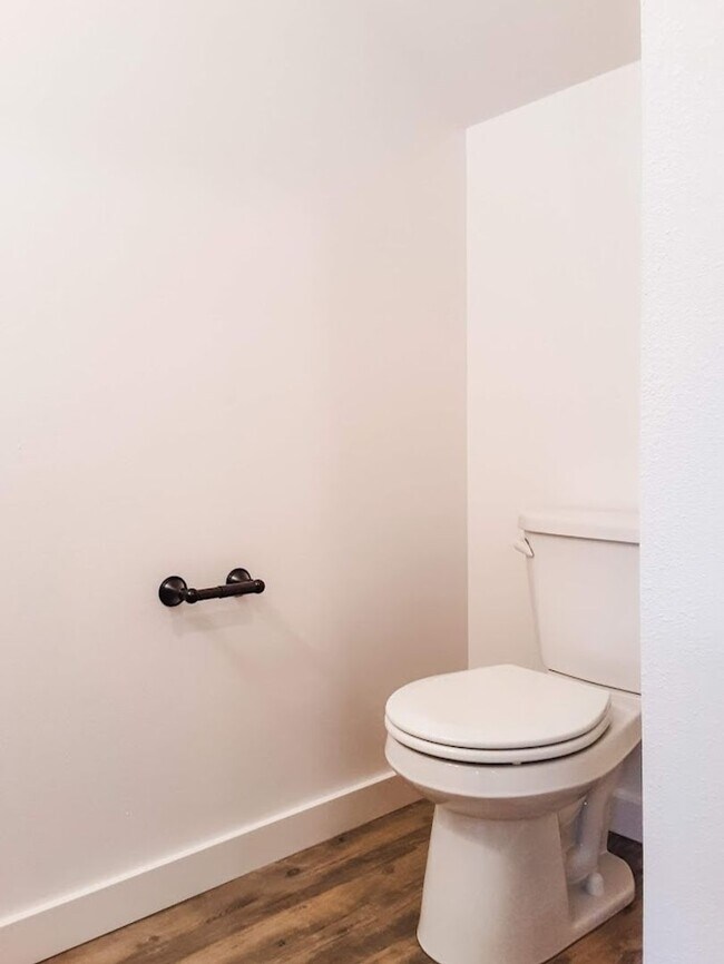 Building Photo - NEW 2 BED / 1.5 BATH TOWNHOME