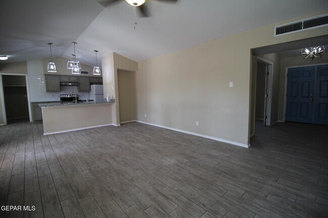 Building Photo - 351 Duanesburg St