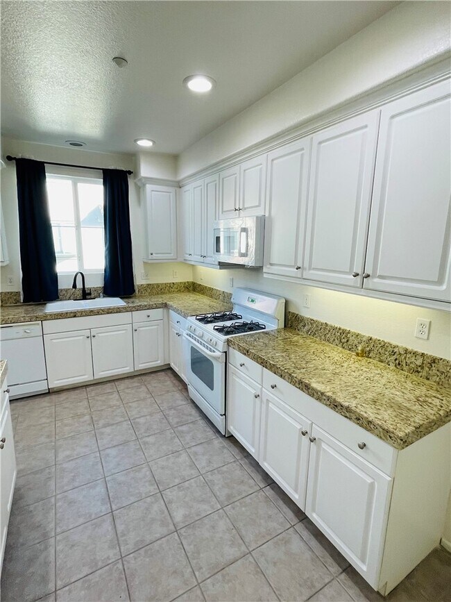 Building Photo - 33590 Willow Haven Ln