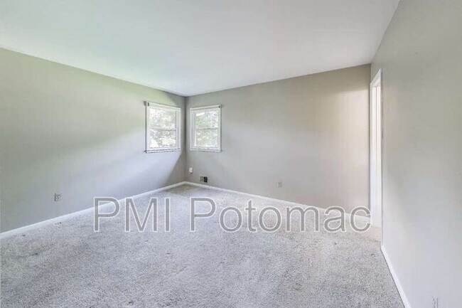 Building Photo - 5406 Parkvale Terrace