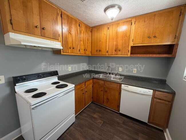 Building Photo - 1492 Waverly Way