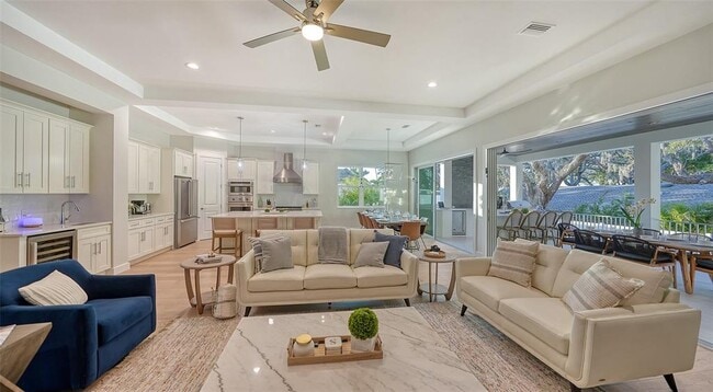 Building Photo - 1537 Siesta Dr
