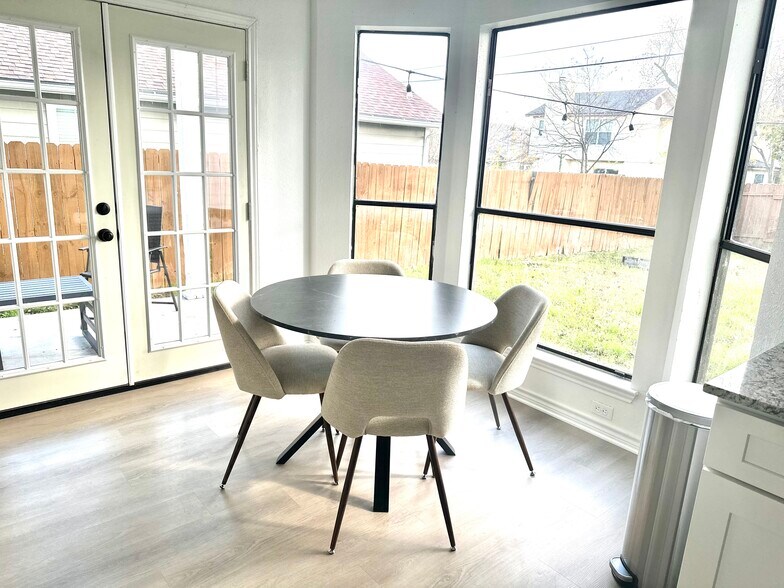 Building Photo - 2623 Gwendolyn Ln