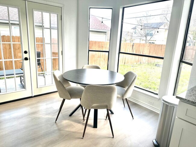 Building Photo - 2623 Gwendolyn Ln