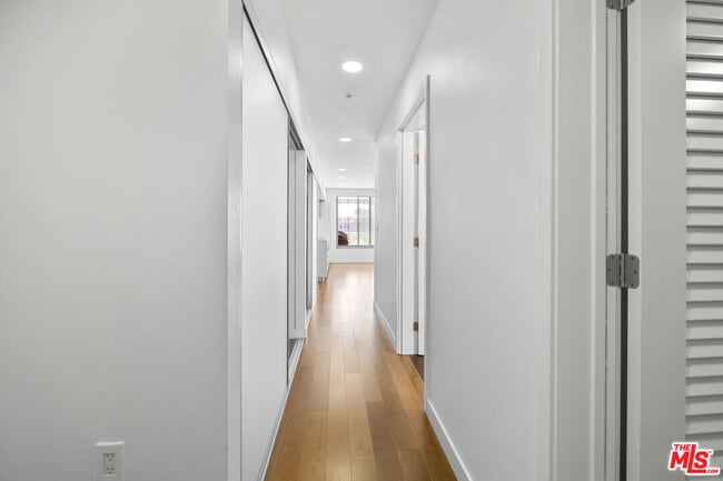 Building Photo - 901 Flower St