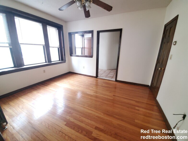 Building Photo - 240 Kelton St