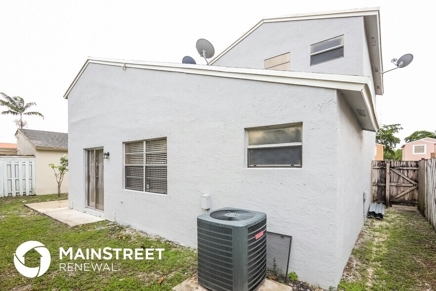 Building Photo - 18954 NW 63rd Ct
