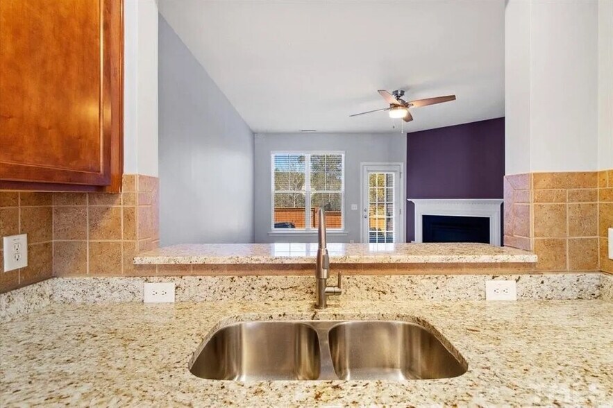 Building Photo - Room in Townhome on Casona Way