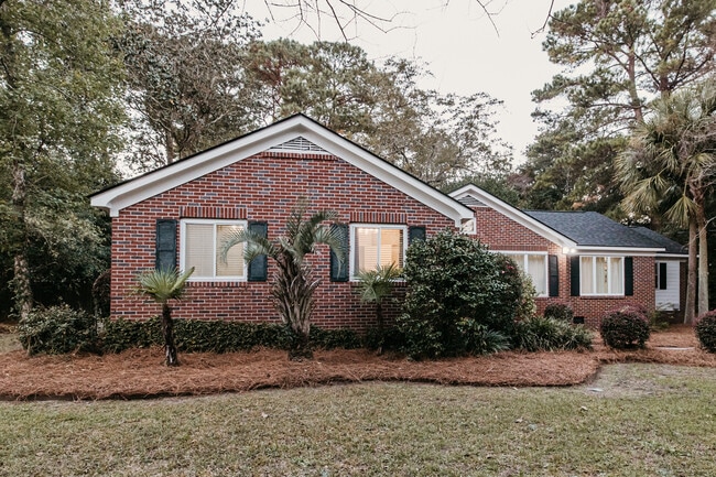 Building Photo - 944 Lakeview Dr