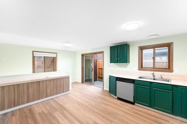 Building Photo - 4BD, 2BA Arvada Half-Duplex with 1-Car Garage and Back Yard