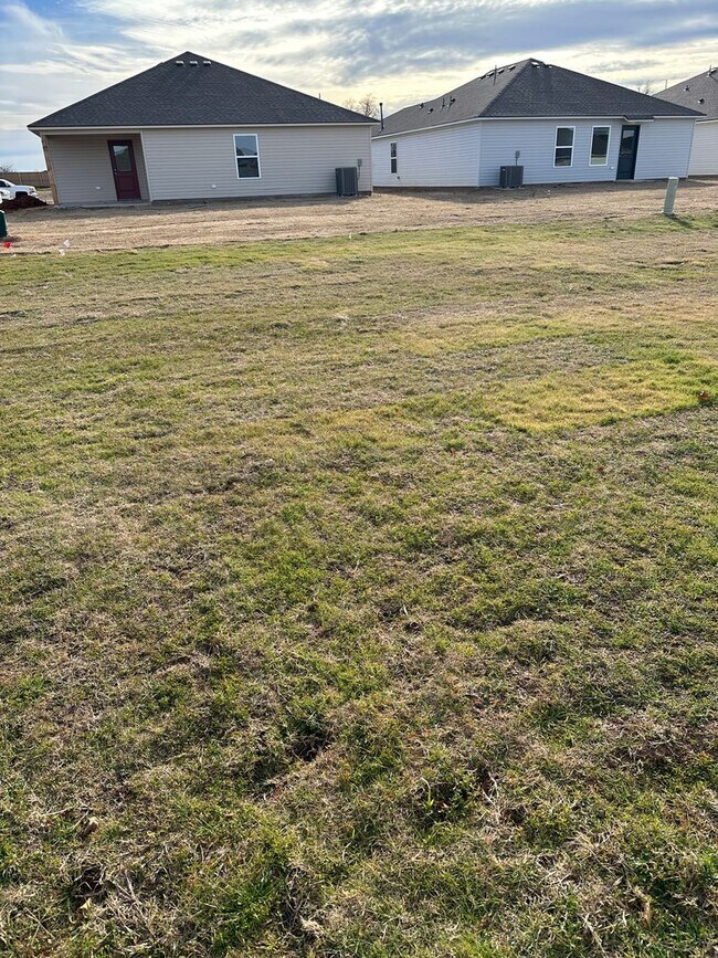 Building Photo - Make Morgan Glen Home! Preleasing This Three-Bedroom, Two-Bath Beauty Now