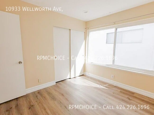 Building Photo - 10933 Wellworth Ave