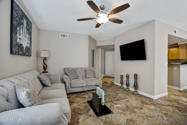 Building Photo - 4925 E Desert Cove Ave