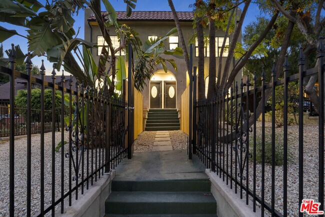 Building Photo - 1305 Lucile Ave