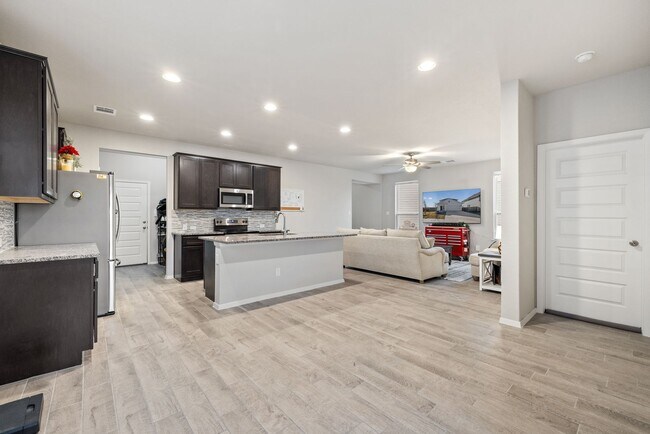 Building Photo - 408 Black Opal Dr
