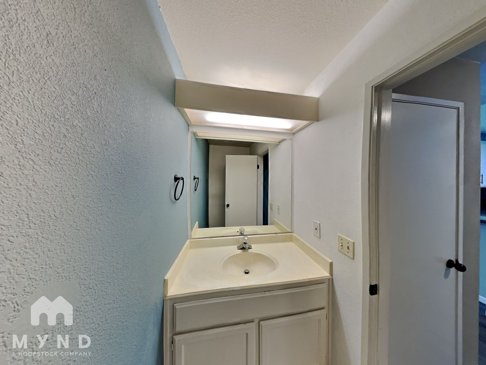 Building Photo - 25445 Southwick Dr