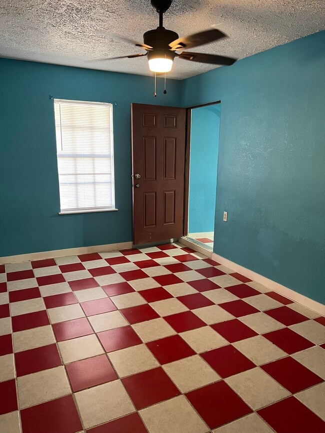 Building Photo - 9314 Valley Stream