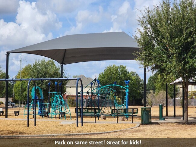 Building Photo - 17204 Ardisia Dr