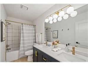 Building Photo - 1000 Chestnut St