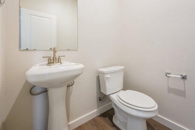Building Photo - 1533 Woodwinds Dr