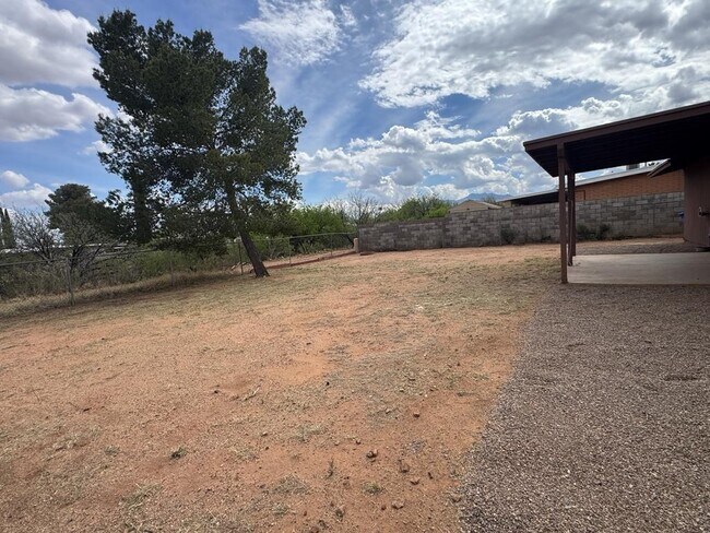 Building Photo - 5056 E Evergreen Dr