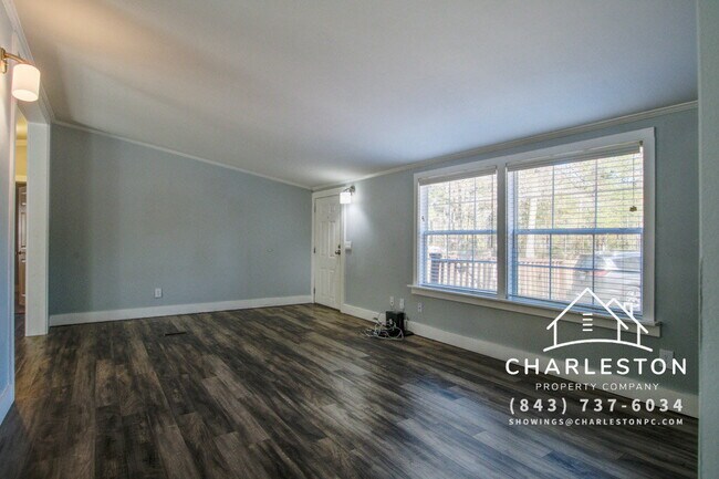 Building Photo - 1807 United Dr
