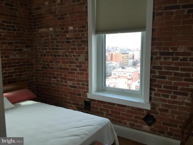 Building Photo - 1615 Q St NW