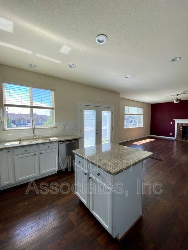 Building Photo - 7605 Dobbs Dr